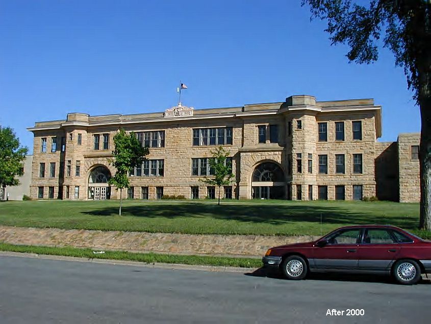 2000 building